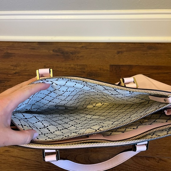 Kate Spade leather zip closure purse with multiple interior pockets. GUC - Picture 2 of 5